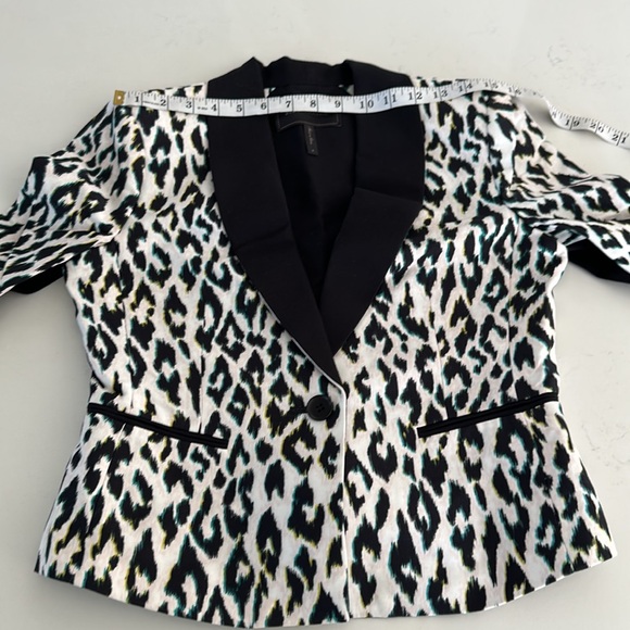 $65 BCBG MAXAZRIA Perfect, Worn once animal print blazer with open back SZ S - Picture 5 of 7